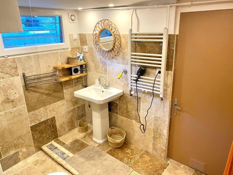 La Suite De La Maison Jaune มงต์เปอลิเยร์ ภายนอก รูปภาพ